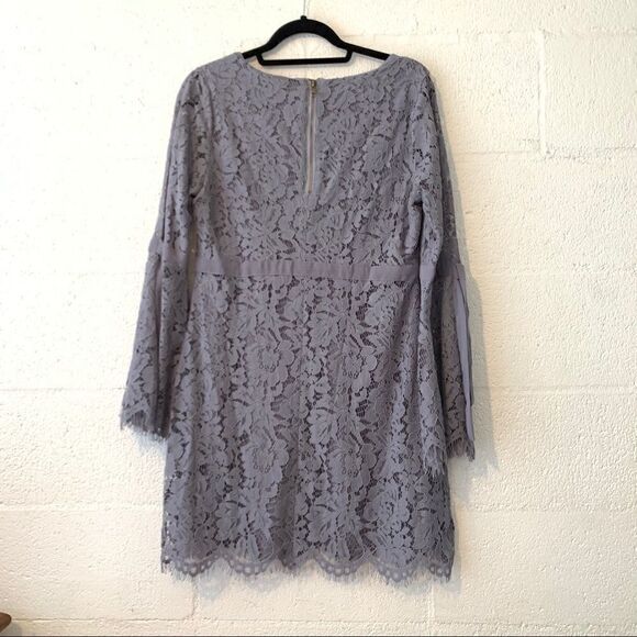 NWT Chaser Lace V-Neck Bell Sleeve Lace Dress Medium - Picture 2 of 5